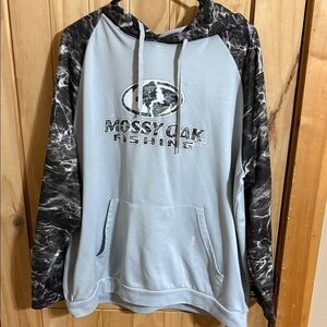 Mossy Oak Men's Light Gray and Camo Fishing Hoodie